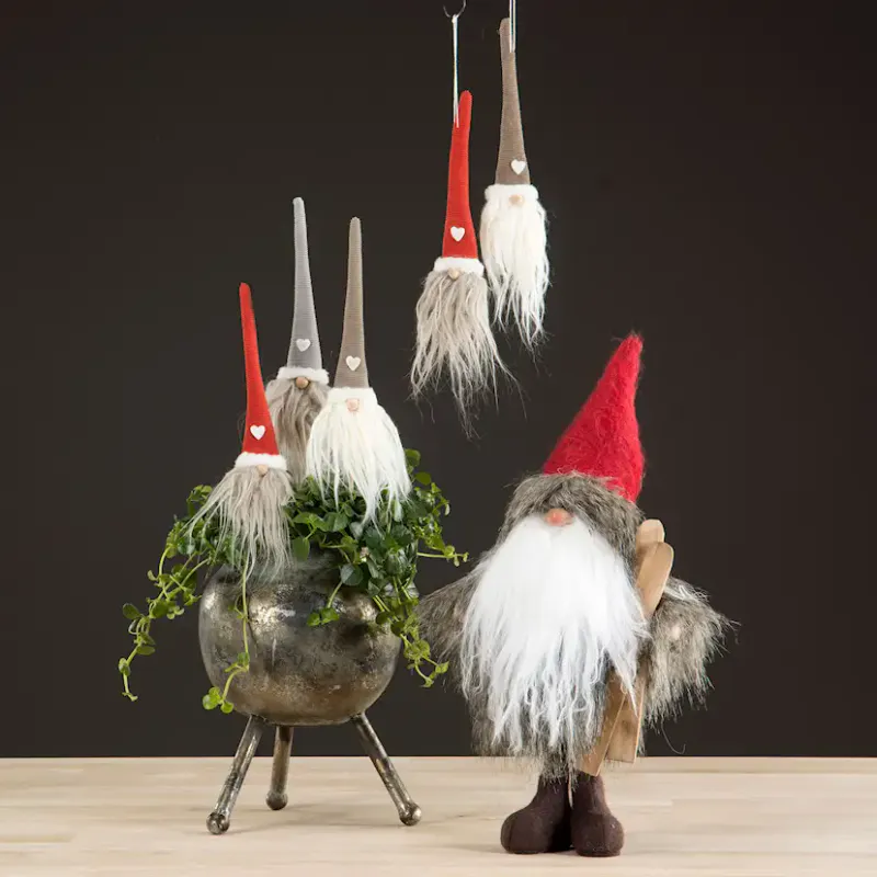 Nisse Rød m/sjkegg på pinne H 22 cm